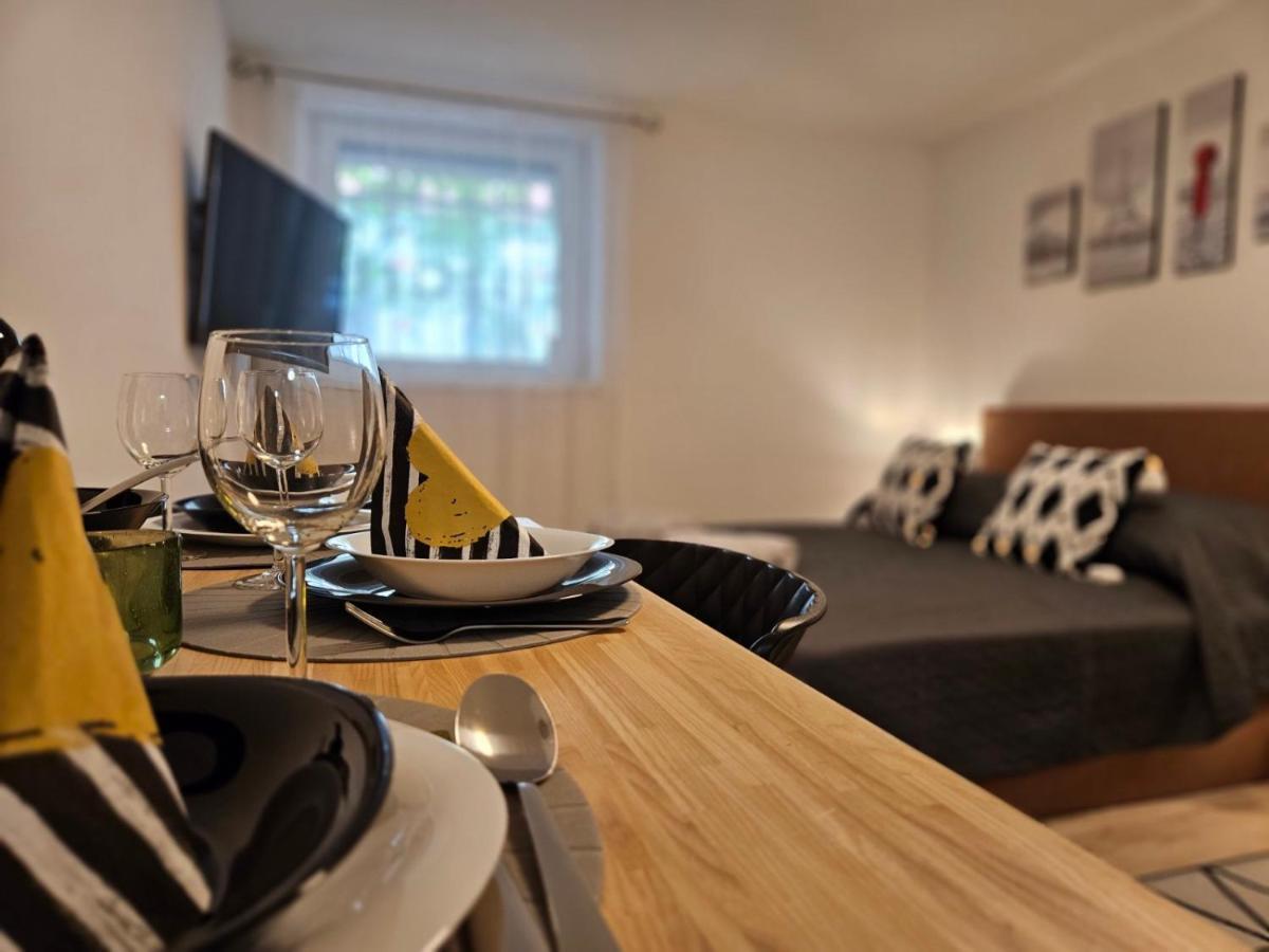 Holiness Apartmanok Σέγκεντ Εξωτερικό φωτογραφία