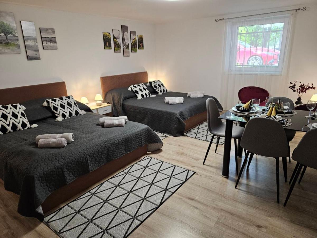 Holiness Apartmanok Σέγκεντ Εξωτερικό φωτογραφία