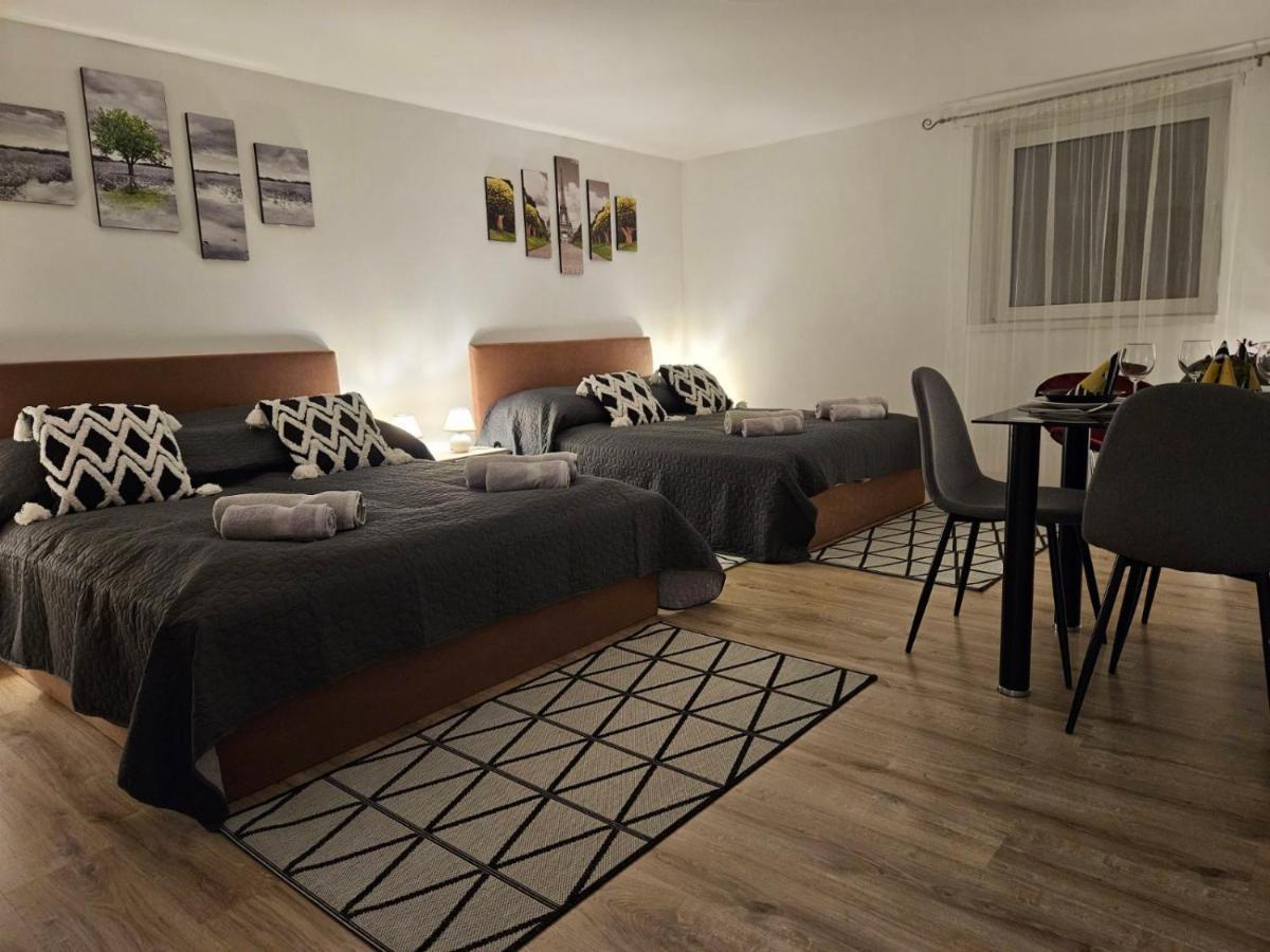 Holiness Apartmanok Σέγκεντ Εξωτερικό φωτογραφία