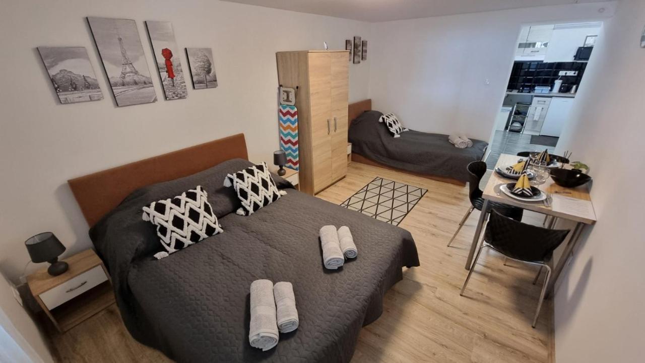Holiness Apartmanok Σέγκεντ Εξωτερικό φωτογραφία