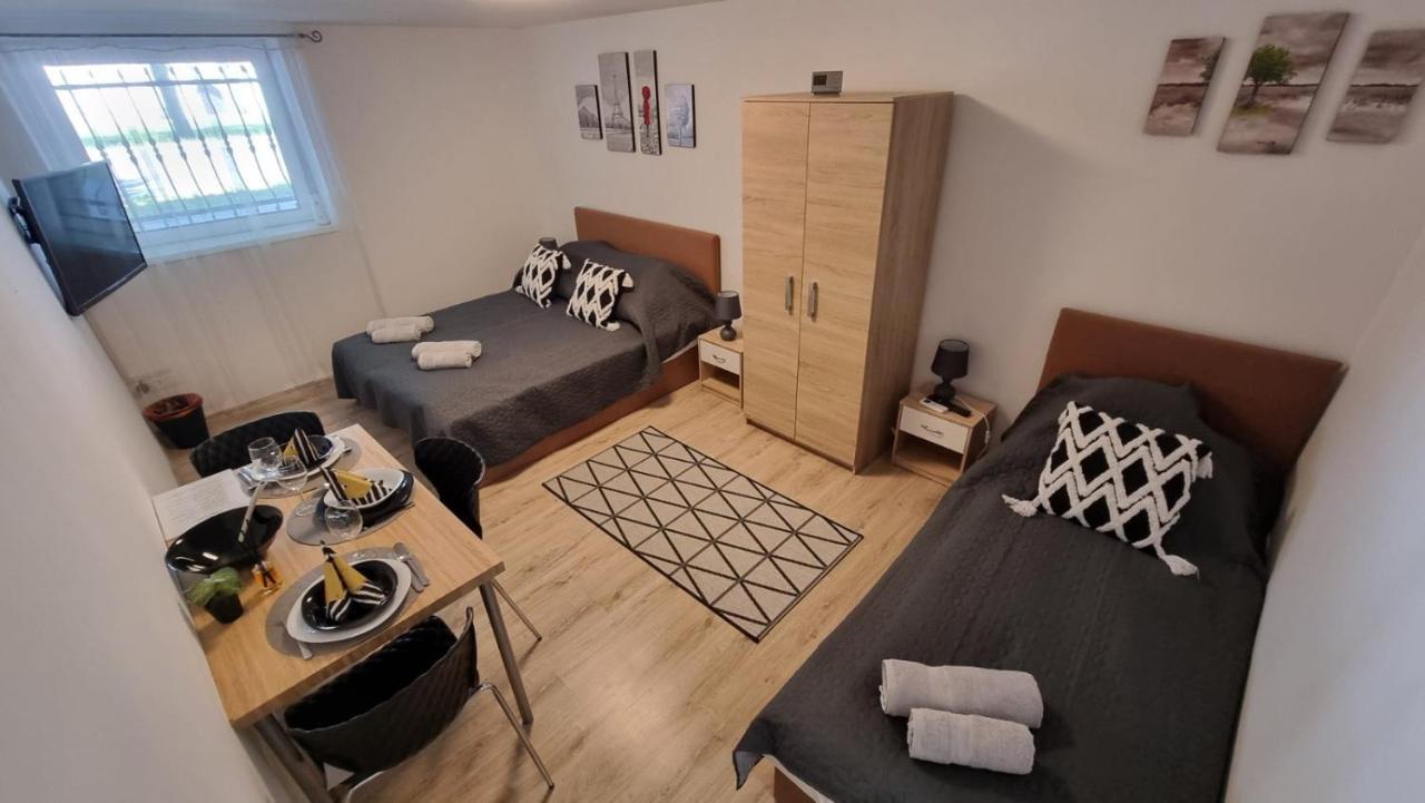 Holiness Apartmanok Σέγκεντ Εξωτερικό φωτογραφία